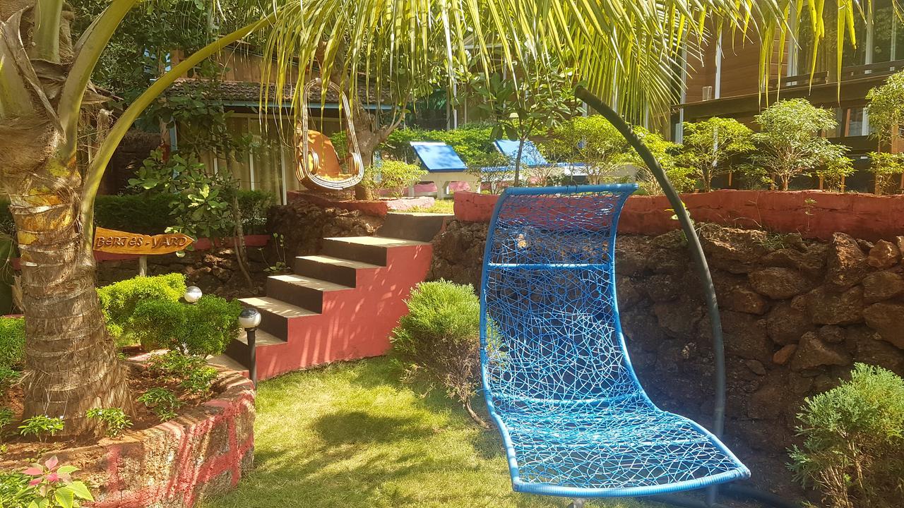 Curlies Zulu Land Hostel Anjuna Bagian luar foto