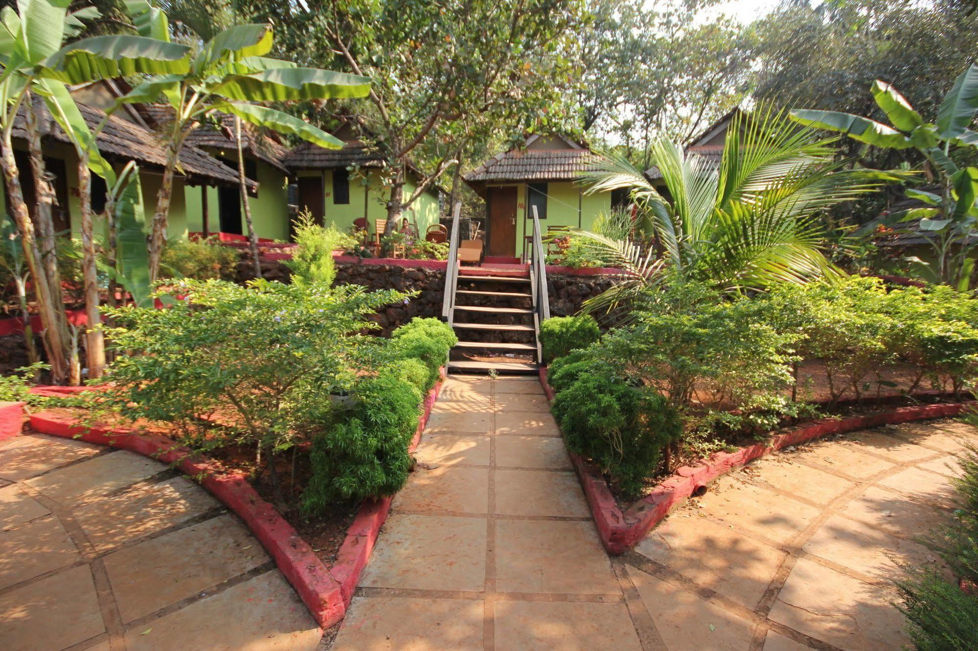 Curlies Zulu Land Hostel Anjuna Bagian luar foto